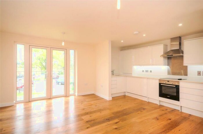 2 Bedroom Flat To Rent In Chaldon Road Caterham, CR3