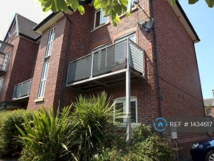 4 Bedroom Terraced House To Rent In Waterside, Sale, M33
