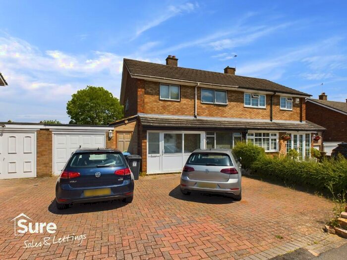 3 Bedroom Semi-Detached House To Rent In Patmore Link Road, Hemel Hempstead, Hertfordshire, HP2