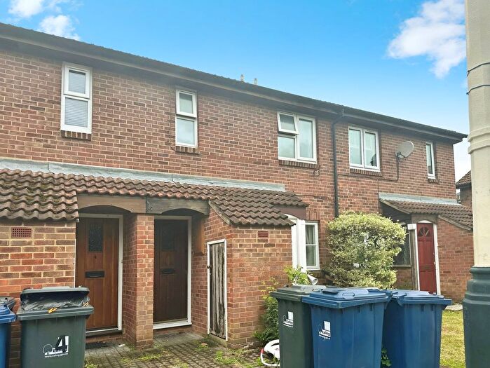 1 Bedroom Maisonette To Rent In Clementine Close, London, W13