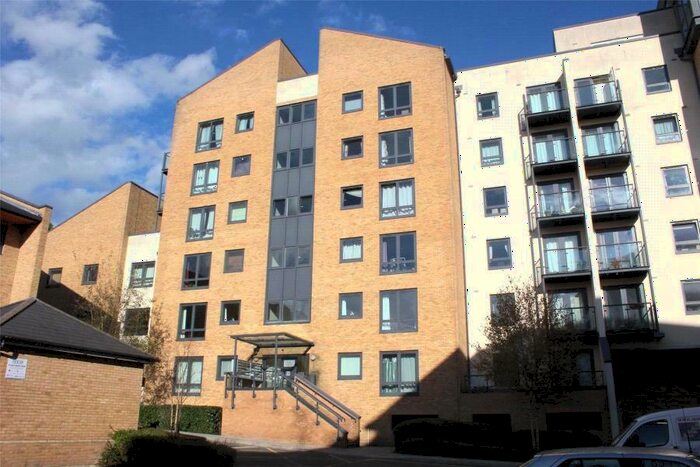 2 Bedroom Apartment To Rent In Victoria Way, Woking, GU21