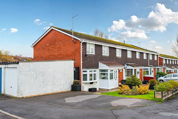 3 Bedroom End Of Terrace House For Sale In Elmtree Way, Kingswood, Bristol, BS15
