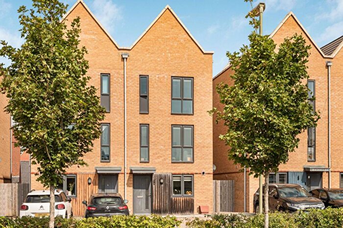 3 Bedroom Semi Detached House For Sale In Cobbett Square, Bordon, Hampshire, GU35