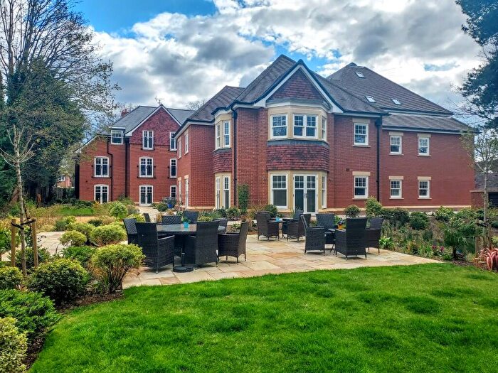 2 Bedroom Retirement Property For Sale In Dukes Ride, Crowthorne, Berkshire, RG45