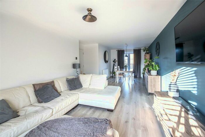 2 Bedroom Flat To Rent In Chapelfield Way, Allington, Maidstone, Kent, ME16