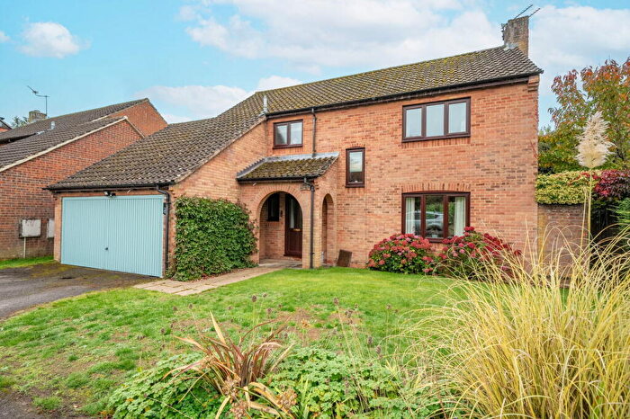 4 Bedroom Detached House For Sale In Lomond Close, Oakley, RG23