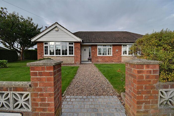 3 Bedroom Bungalow For Sale In Dawlish Road, Scartho, Grimsby, DN33