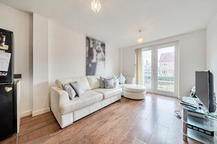 2 Bedroom Flat For Sale In Footscray High Street, Sidcup, Kent, DA14