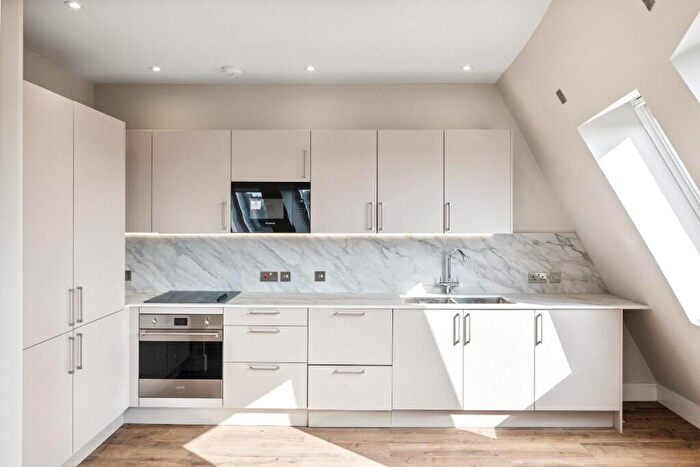 2 Bedroom Apartment To Rent In Brent Street, London, NW4