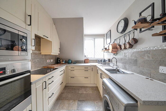 2 Bedroom Flat For Sale In Castle Malwood Lodge, Minstead, Lyndhurst, SO43