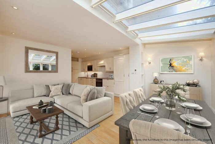 5 Bedroom Mews House To Rent In Cadogan Lane, London, SW1X