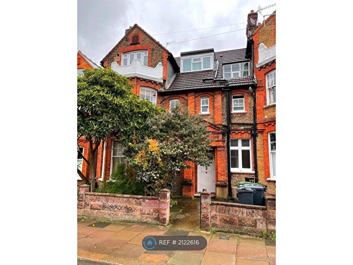 2 Bedroom Flat To Rent In Kirkstall Road, London, SW2