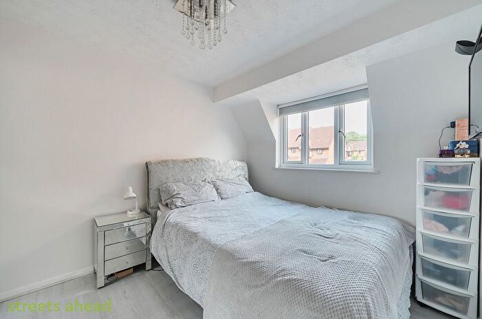 1 Bedroom Detached House To Rent In Basil Gardens, Croydon, CR0