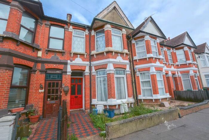 2 Bedroom Flat To Rent In Stornoway Road, Southend-On-Sea, SS2