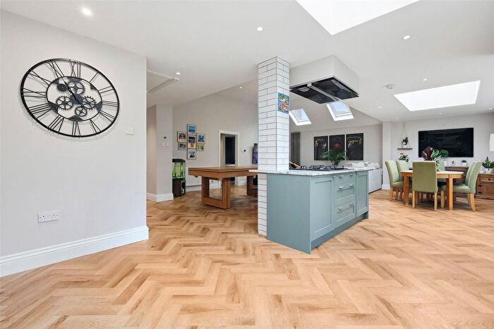 4 Bedroom Bungalow For Sale In Elizabeth Drive, Wickford, Essex, SS12