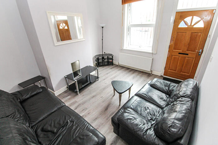 1 Bedroom End Of Terrace House To Rent In Autumn Grove, Hyde Park, Leeds, LS6