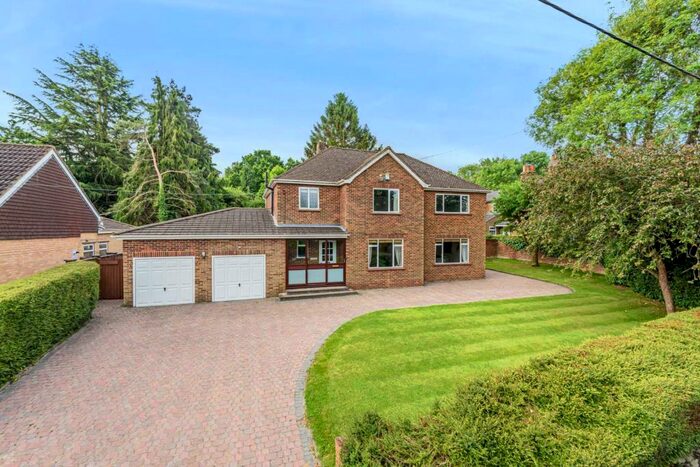 5 Bedroom Detached House For Sale In Pear Tree Lane, Shorne, DA12