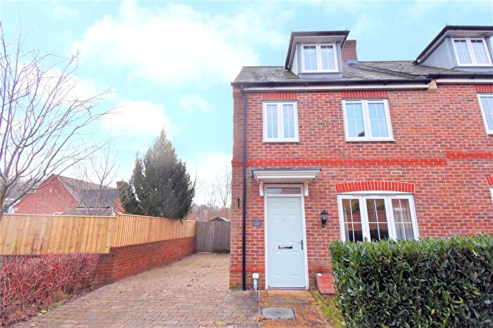 4 Bedroom Semi Detached House To Rent In Woodhouse Gardens, Greenham, Thatcham, Berkshire, RG19