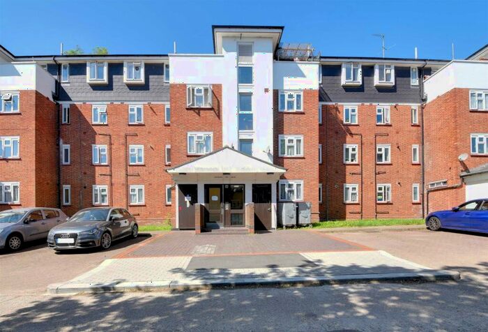2 Bedroom Flat To Rent In The Grange, East Finchley, N2