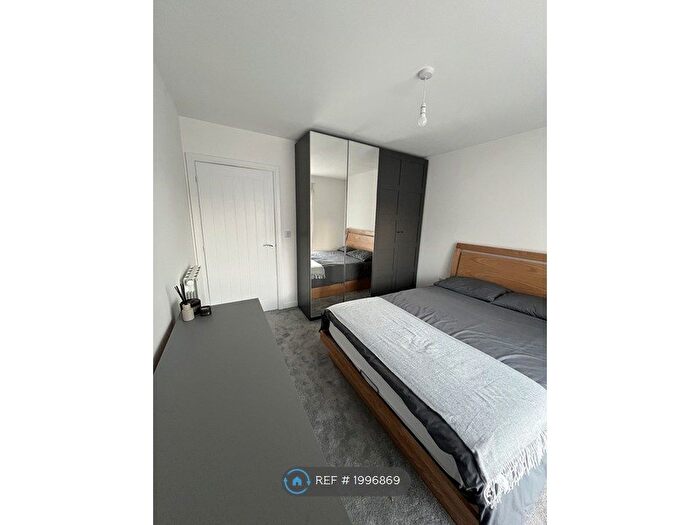 1 Bedroom Flat To Rent In Whitecliff, Swanscombe, DA10