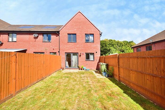 3 Bedroom End Of Terrace House For Sale In Heath Wood Drive, Maidstone, Kent, ME14