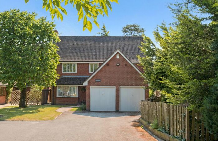 4 Bedroom Detached House For Sale In New Road, Warwick, CV35