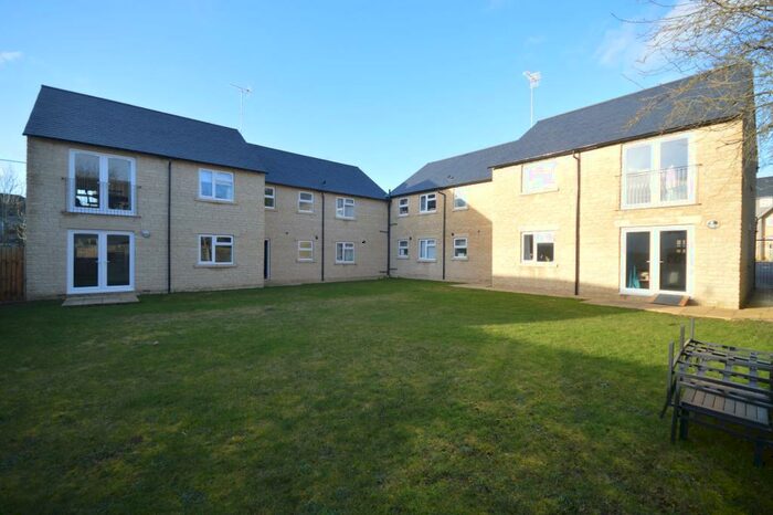 2 Bedroom Flat To Rent In Oaken Court - Bed Ground Floor Flat To Rent In Cirencester, F2