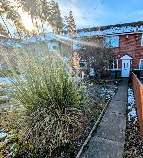 2 Bedroom Terraced House For Sale In Oakway, Bradford, BD11