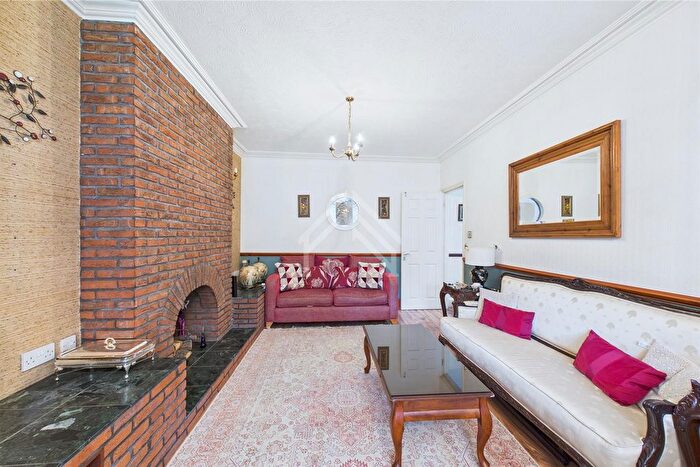 5 Bedroom Semi-Detached House For Sale In Nibthwaite Road, Harrow, HA1