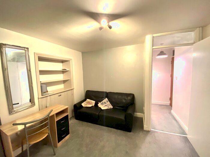 1 Bedroom Flat To Rent In Western Street, Swansea, SA1