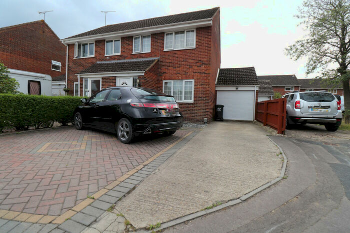 3 Bedroom Semi-Detached House To Rent In Leslie Close, Freshbrook, SN5