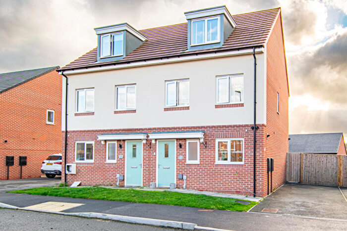 3 Bedroom Semi Detached House For Sale In Country Way, DN6