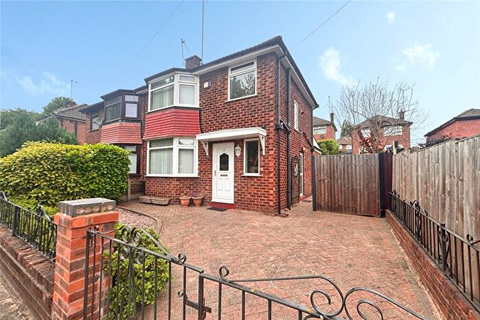 3 Bedroom Semi-Detached House For Sale In Malvern Close, Pendlebury, Swinton, Manchester, M27