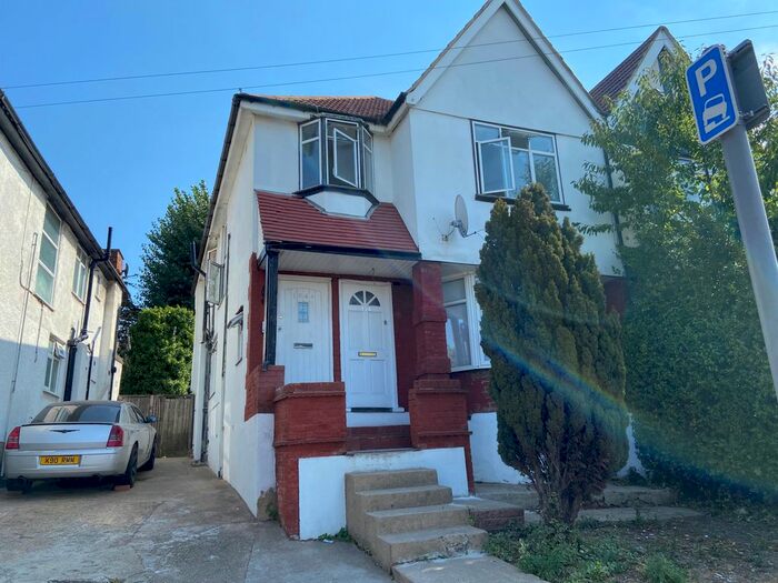 3 Bedroom Flat To Rent In Tanfield Avenue, Neasden, NW2