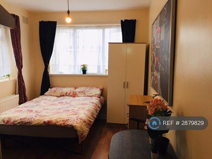 Studio To Rent In Hornsey Park Road, London, N8