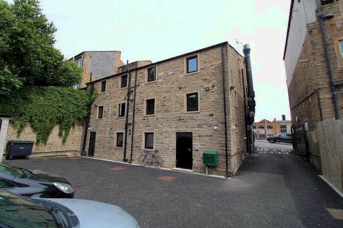 1 Bedroom Flat To Rent In Chapel Hill, Huddersfield, HD1