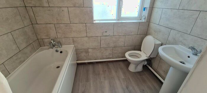 2 Bedroom Flat To Rent In Goodmayes Close, Bedford, Bedfordshire, MK42