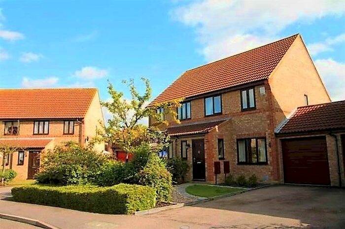 3 Bedroom Semi-Detached House To Rent In Bernstein, Browns Wood MK7