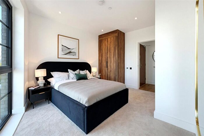 2 Bedroom Apartment For Sale In Graphite Square, Nine Elms, SE11