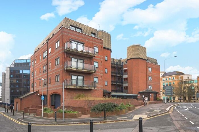 2 Bedroom Flat For Sale In Royal Court, Kings Road, Reading, RG1