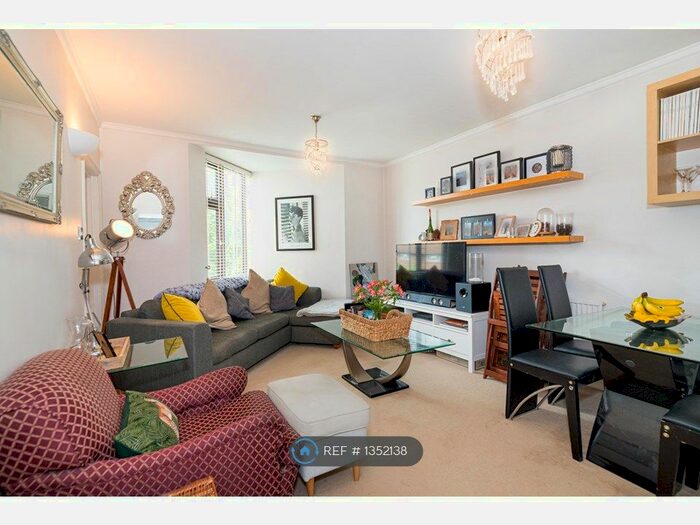 1 Bedroom Flat To Rent In Bakers End, London, SW20