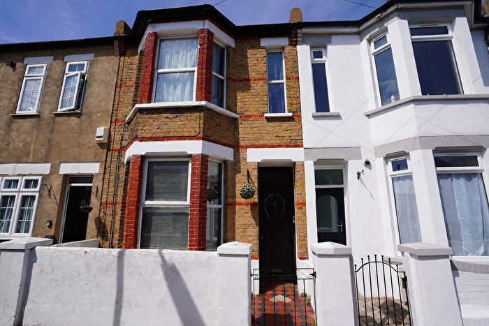1 Bedroom Flat To Rent In Burnaby Road, Southend On Sea, SS1