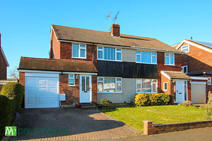 3 Bedroom Semi Detached House For Sale In Lulworth Avenue, West Cheshunt, EN7