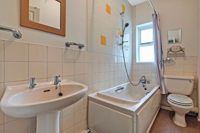 1 Bedroom Flat To Rent In Prestbury Road, Cheltenham, Gloucestershire, GL52