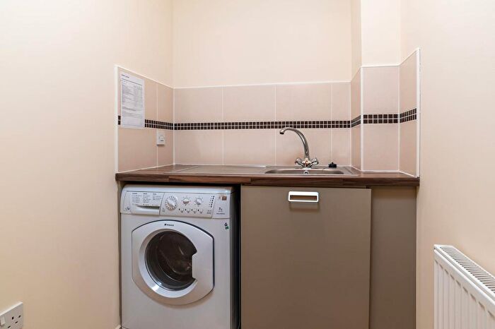 2 Bedroom Flat To Rent In Charlotte Street, Mid Floor, AB25