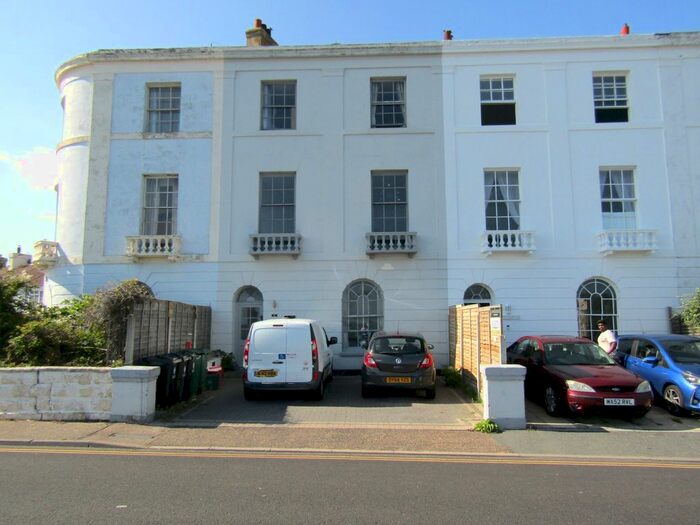2 Bedroom Flat To Rent In The Parade, Walton On The Naze, CO14