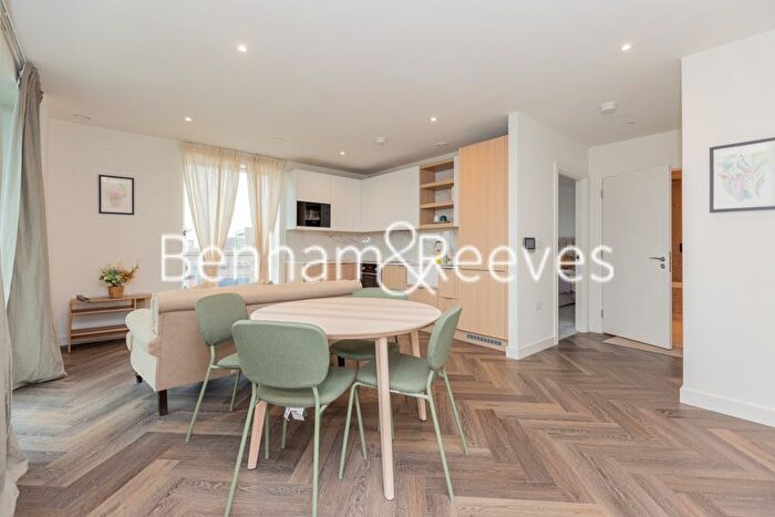1 Bedroom Flat To Rent In Henshaw Parade, Hendon, NW9