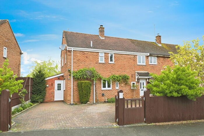 3 Bedroom Semi-Detached House For Sale In Sandscroft Avenue, Broadway, Worcestershire, WR12