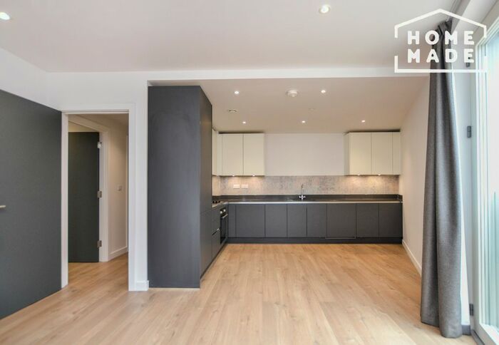 3 Bedroom Flat To Rent In Bridge House, Eastwick And Sweetwater, Stratford, E20