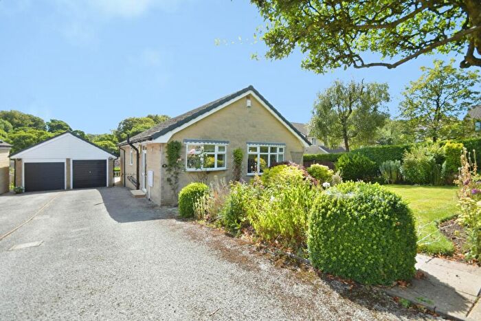 3 Bedroom Detached House For Sale In White Knowle Park, Buxton, Derbyshire, SK17